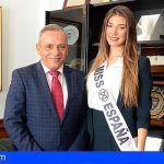 La representante de España en Miss Mundo, María Elisa Tulian visita el Cabildo de Tenerife