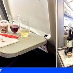 Tenerife organiza una cata de vinos a 30.000 pies de altitud durante un vuelo de Iberia Express