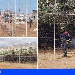 Bomberos de Tenerife extinguen un incendio de unos rastrojos en Granadilla