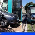 Bomberos de Tenerife interviene en una colisión entre un coche y el tranvía de Santa Cruz