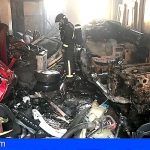 Bomberos de Tenerife interviene en un incendio en un garaje en La Laguna