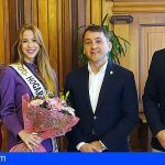 El alcalde de Santa Cruz recibe a la reina del Hogar Canario Venezolano
