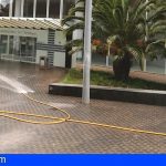 La UME desinfecta los exteriores del Hospital Universitario de Canarias