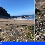 La playa de La Tejita «Zona Protegida», entre microplásticos, colillas y desperdicios