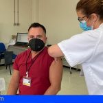 Canarias inicia el lunes la vacunación COVID-19 del personal sanitario de primera línea en atención