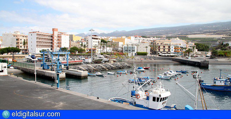 Cívico Similar retirarse Guía de Isora | El puerto de Playa San Juan cuenta con 4 nuevos puntos de  suministro eléctrico para barcos - El Digital Sur