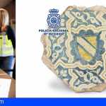 La Policía Nacional recupera un azulejo de cerámica del siglo XV con un valor de 12.000 euros
