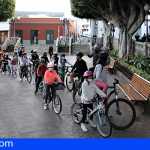 Guía de Isora invita a la población a hacer uso de las bicicletas para el entorno escolar