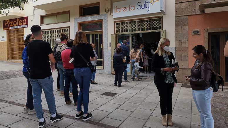 Colas por la Feria del Libro