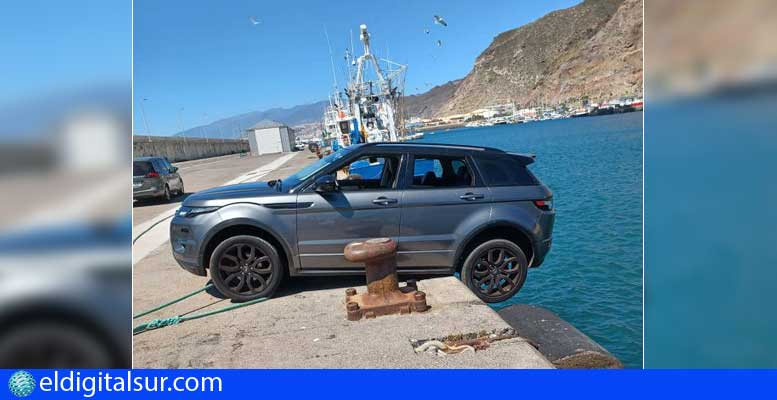 vehículo caer mar en la Dársena Pesquera de Santa Cruz de Tenerife