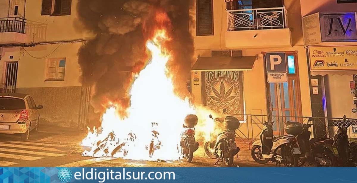 Incendio Arona motos en carnaval de Los Cristianos