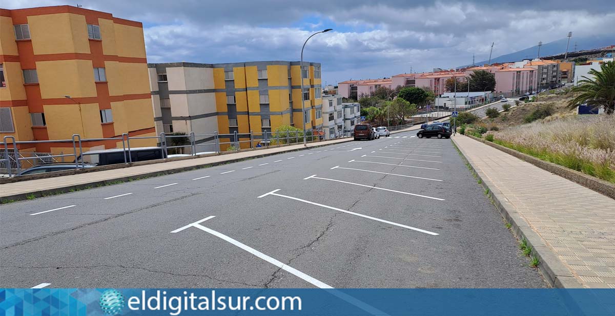 aparcamientos en la calle Obispo Luis Franco Cascón (La Laguna)