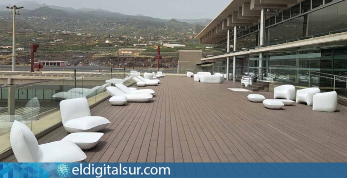 Nuevo-mobiliario-de-la-terraza-del-Aeropuerto-de-La-Palma---Aena-150424 Nuevo mobiliario de la terraza del Aeropuerto de La Palma - Aena