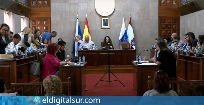 Pleno de Granadilla de Abona – Momento de retirada de la sala por parte de Coalición Canaria