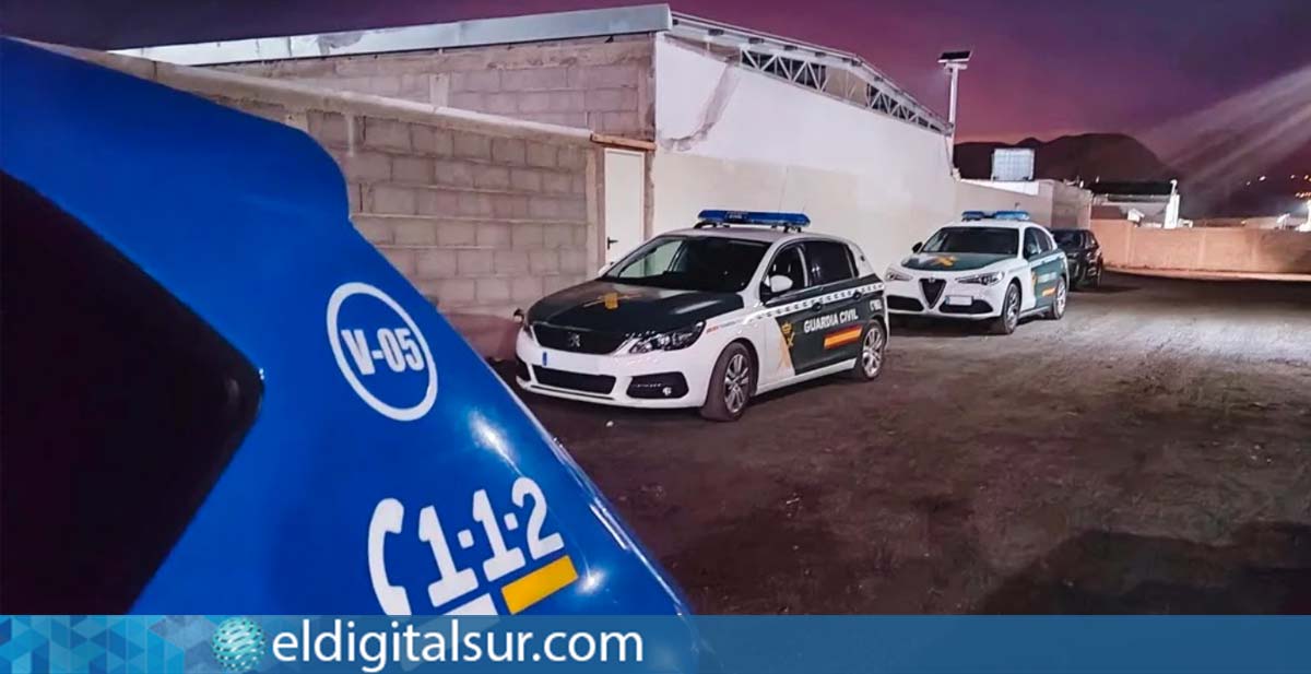 Vehículos patrulla de Policía Local de Arona y Guardia Civil en el lugar de los hechos / Foto: Policía Local de Canarias Blog.