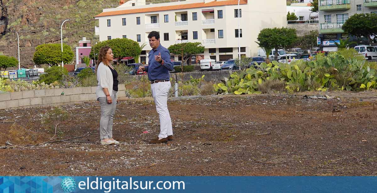 Navarro busca aliviar los problemas de aparcamiento en Santiago del Teide acondicionando esta parcela