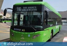 Guagua de la línea 910 de Titsa