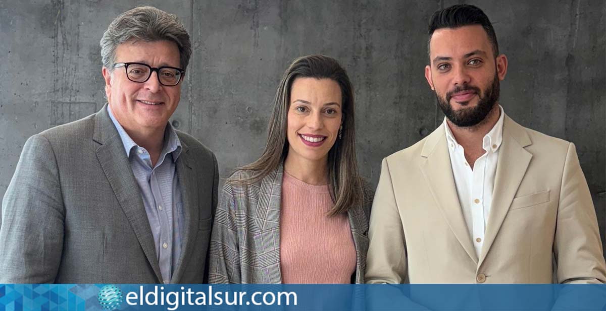 José Carlos Acha, Verónica González junto al alcalde de Icod de los vinos Javier Sierra