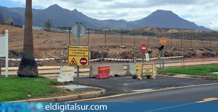 razones detrás del cierre al tráfico de la Av. Playa Paraíso en Adeje