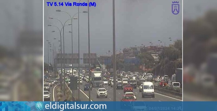 Congestión significativa en la autopista TF-5 debido a un camión averiado