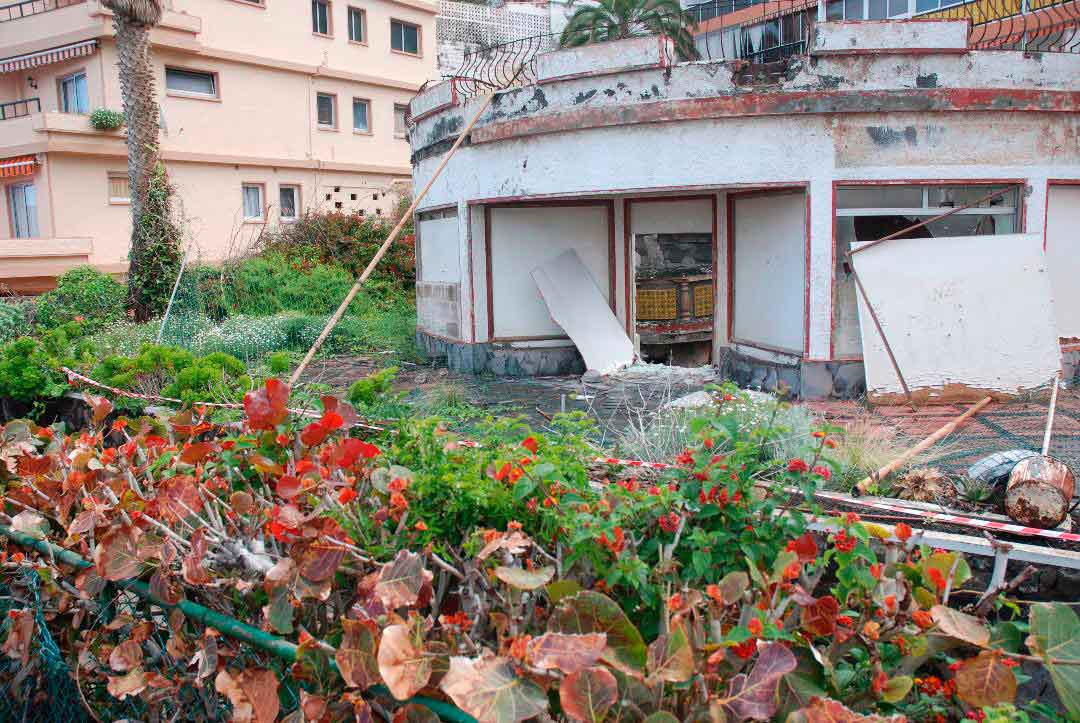 Edificio de La Rotonda en Mesa del Mar - Tacoronte / EDS