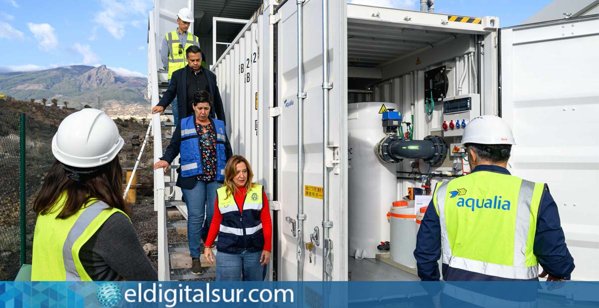 Rosa Dávila, Blanca Pérez y Gustavo Pérez durante su visita a la nueva Estación Desaladora de Agua de Mar en Güímar