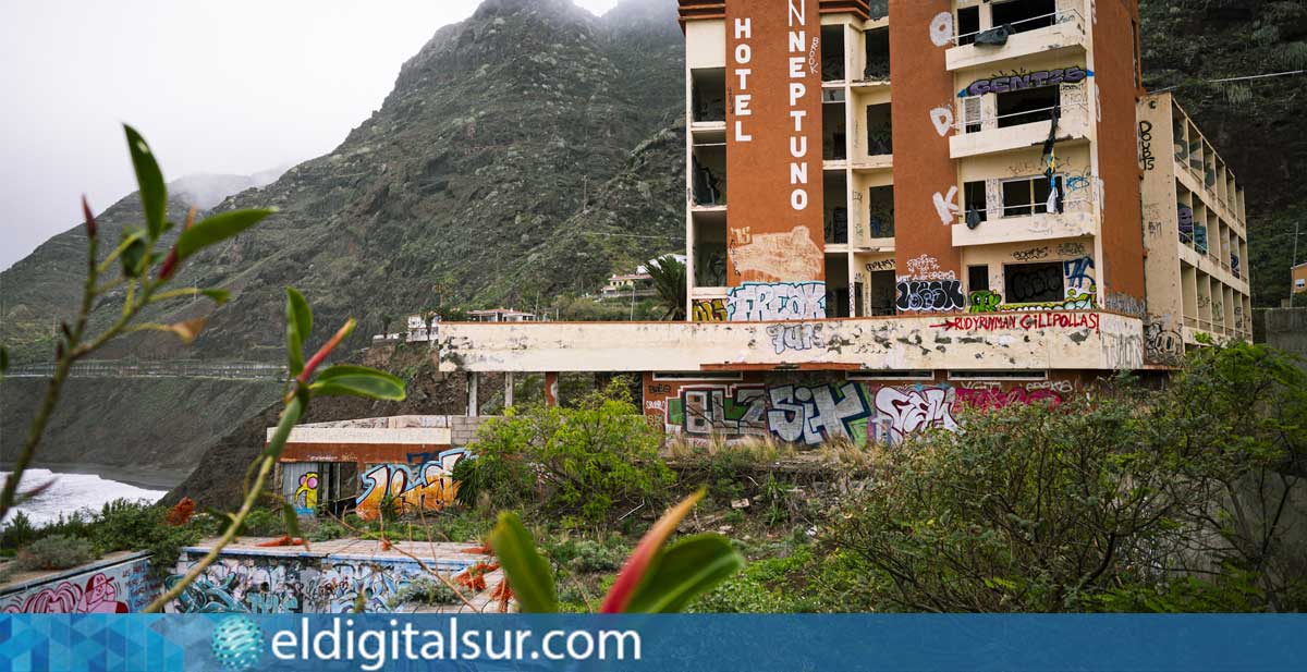 Vista del deteriorado complejo turístico Hotel Neptuno