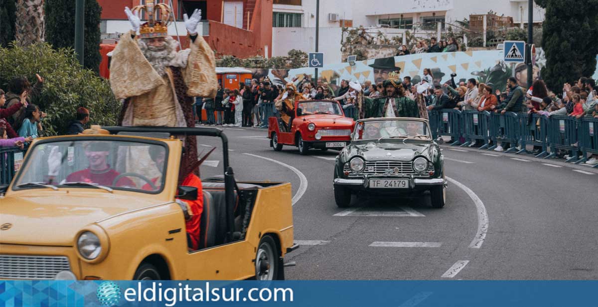 Reyes Magos desfilan por las calles de Granadilla de Abona en la Gran Cabalgata