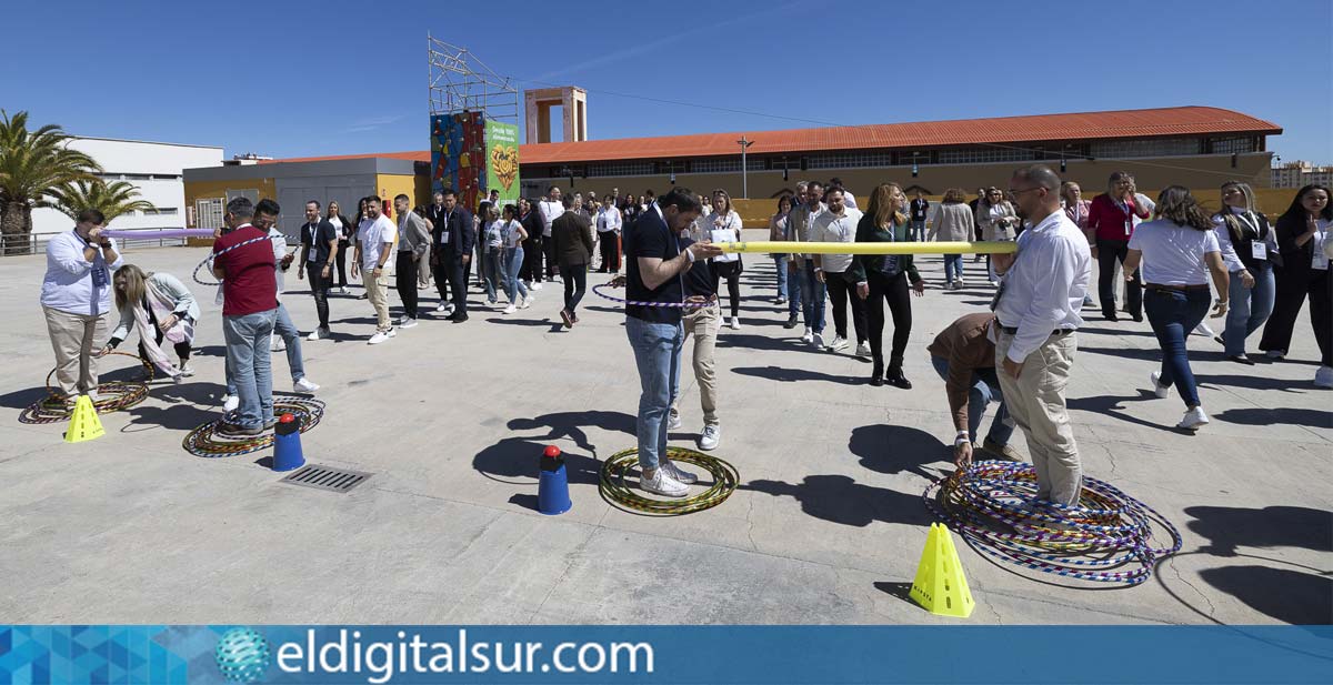 Asistentes al Congreso DinoSol participando en un taller