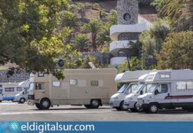 Autocaravanas estacionadas en la zona habilitada del Palmetum