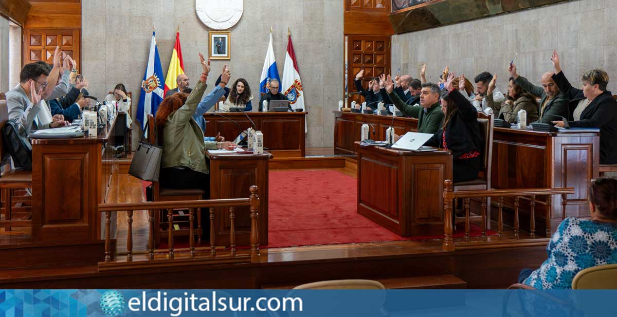 Momento de la aprobación definitiva de la primera ordenanza municipal para regular el alquiler vacacional de viviendas en Granadilla de Abona