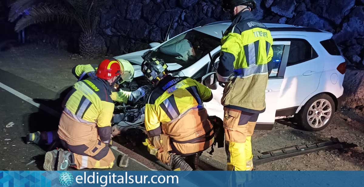 Choque frontal de dos vehículos en Guía de Isora