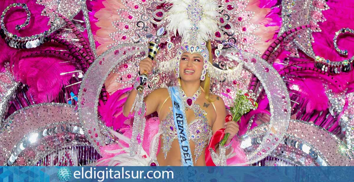 La reina del Carnaval Internacional de Puerto de la Cruz 2025, Soraya Campana Labrador, con su impresionante fantasía 