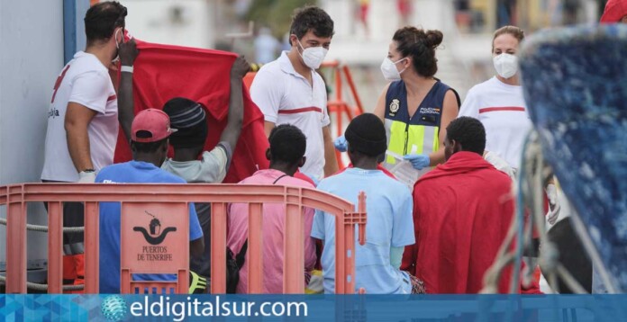 Migrantes llegando a Tenerife, en el contexto de la actual crisis migratoria en Canarias