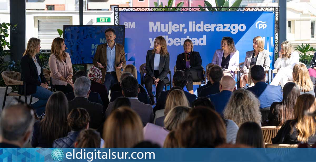 Lope Afonso y representantes del Partido Popular en el Cabildo de Tenerife durante el foro ‘Mujer, Liderazgo y Libertad’.