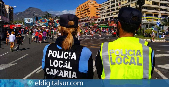 Agentes de seguridad durante el Carnaval Internacional de Los Cristianos