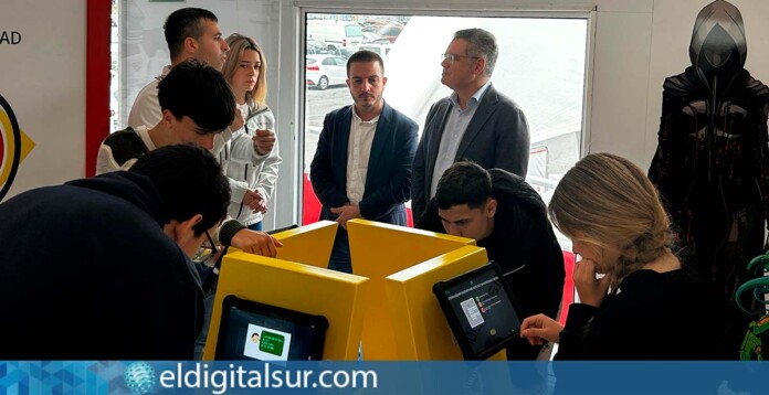 La Laguna ofrece actividades interactivas como escape rooms y realidad virtual para enseñar el uso responsable de Internet