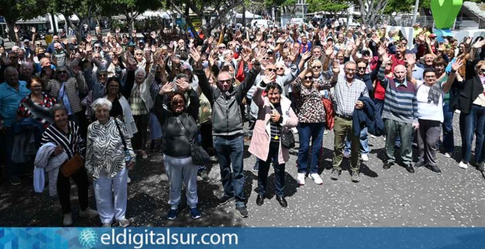 Mayores de Santiago del Teide disfrutan de la 36ª Excursión a Santa Cruz de Tenerife
