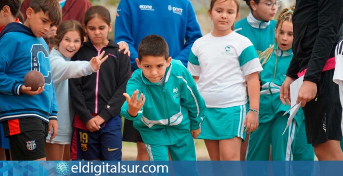 Alumnos de 3º a 6º de Primaria se acercan a las tradiciones canarias en los Juegos Escolares 'Arona por lo nuestro'