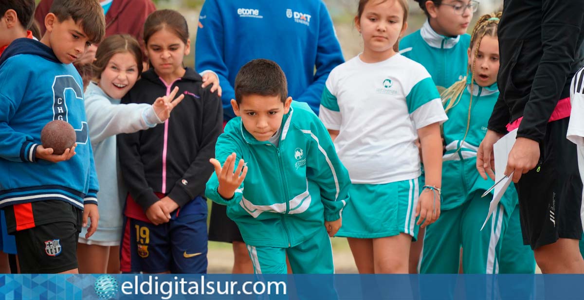 Alumnos de 3º a 6º de Primaria se acercan a las tradiciones canarias en los Juegos Escolares 'Arona por lo nuestro'