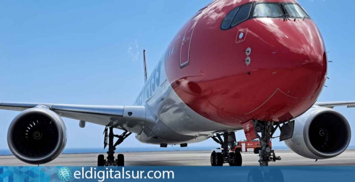 El Airbus A-350 de Edelweiss aterriza en el Aeropuerto de Tenerife Sur