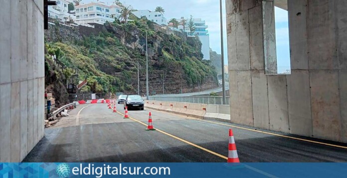 Trabajos de rehabilitación en la TF-13, a la altura del Barranco de Los Pastores, en Puerto de la Cruz