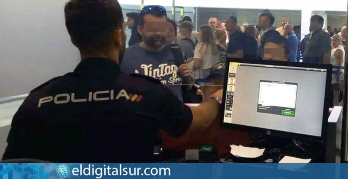 Control de pasaportes de la Policía Nacional