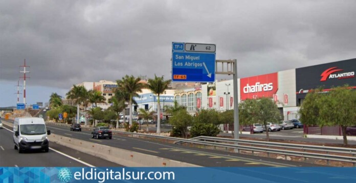 Vista de la autopista TF-1 a la altura del kilómetro 62