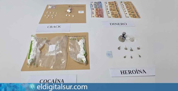 Droga incautada en la operación: cocaína, crack, heroína y dinero en efectivo.