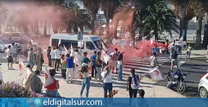Trabajadores del sector de la hostelería en Canarias participan en la huelga general