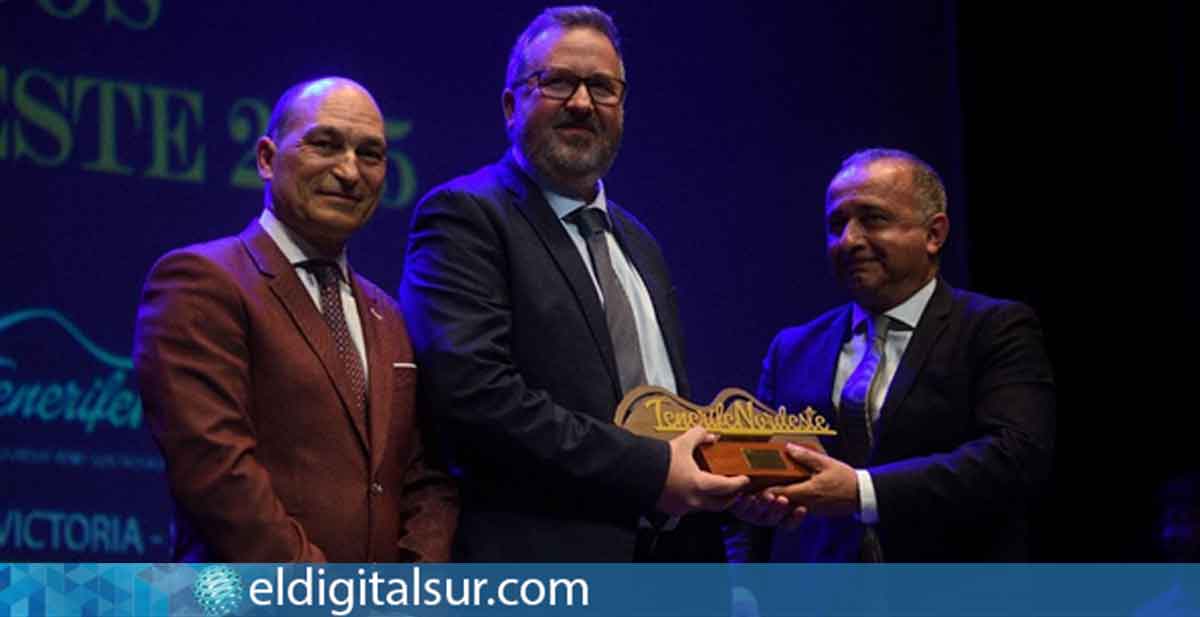 Pie de foto (izq a drcha.): Mateo Gutiérrez, presidente del CIT Nordeste; Francisco Javier Osmán, director del Aeropuerto de Tenerife Norte-Ciudad de La Laguna, y Javier Plata, subdelegado del Gobierno en S/C de Tenerife / CIT Nordeste.
