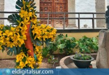 Cruces decoradas llenan de color Granadilla por el Día de la Cruz