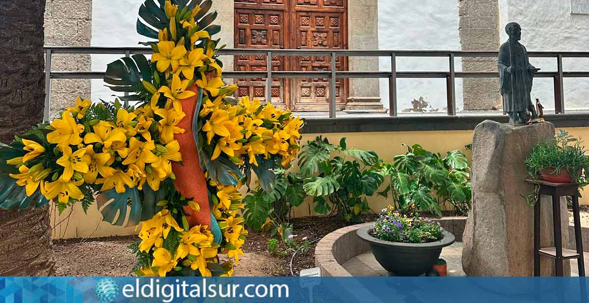 Cruces decoradas llenan de color Granadilla por el Día de la Cruz