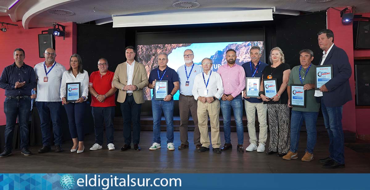 Emilio Navarro entrega distinciones a escuderías por su labor en la Subida a Tamaimo
